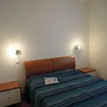 Apartment Lovely Flat With Garden In A Residence-beahost *