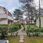 Lovely Flat With Garden In A Residence-beahost