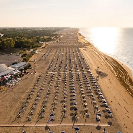 Lovely Flat With Garden In A Residence-beahost * Bibione