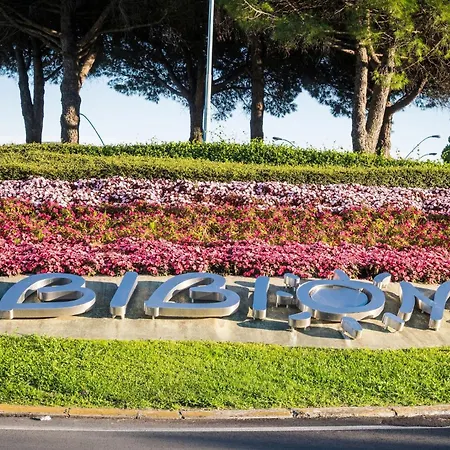 Lovely Flat With Garden In A Residence-beahost * Bibione