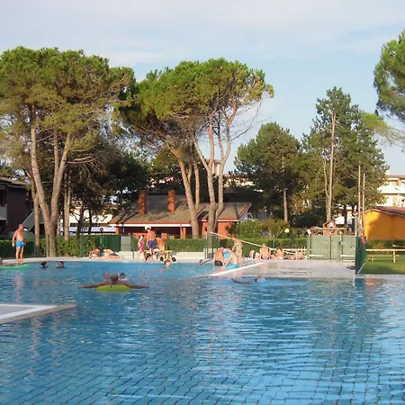 Lovely Flat With Garden In A Residence-beahost * Bibione