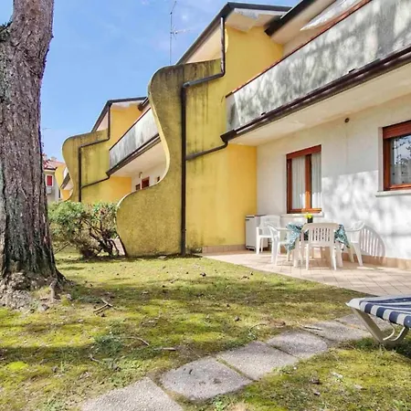 Lovely Flat With Garden In A Residence-beahost Bibione