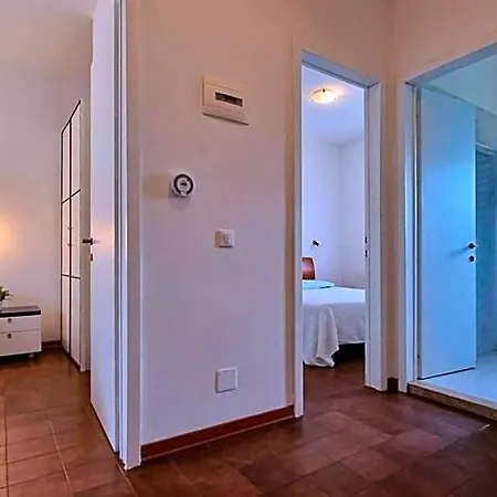 Apartment Lovely Flat With Garden In A Residence-beahost *