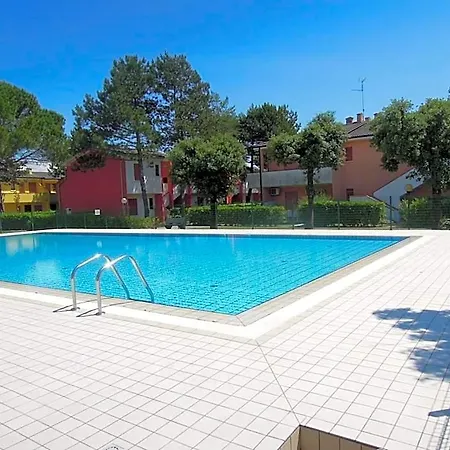 Lovely Flat With Garden In A Residence-beahost * Bibione