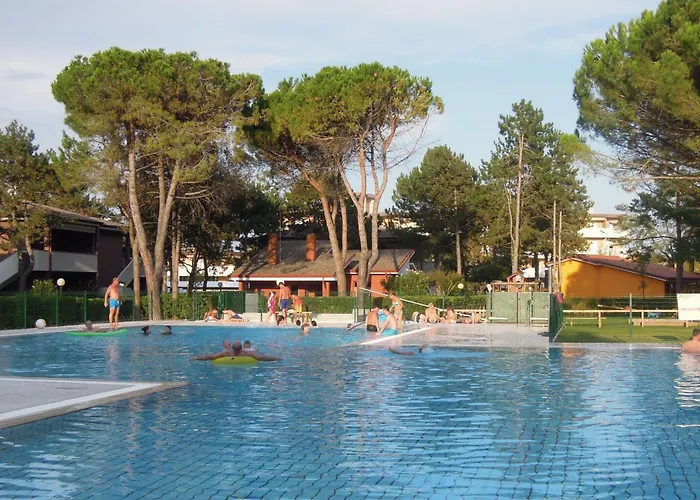 Lovely Flat With Garden In A Residence-beahost * Bibione