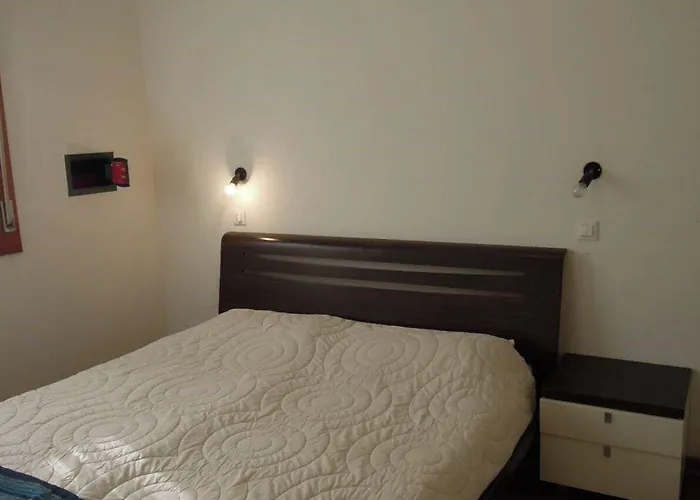 Lovely Flat With Garden In A Residence-beahost